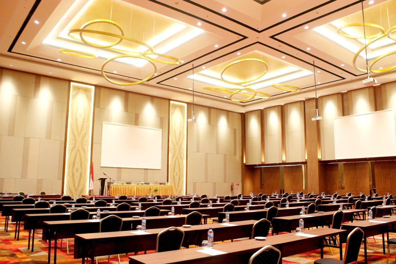 Отель The Zhm Premiere Padang Экстерьер фото