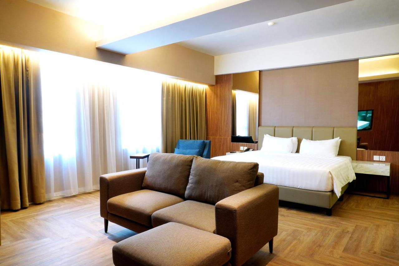 Отель The Zhm Premiere Padang Экстерьер фото