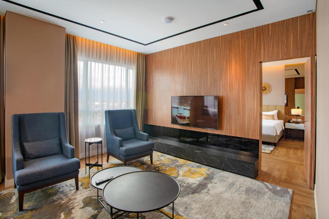Отель The Zhm Premiere Padang Экстерьер фото